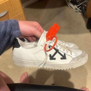 Off-White Sneakers Size 10 worn a few times comes with dust bag